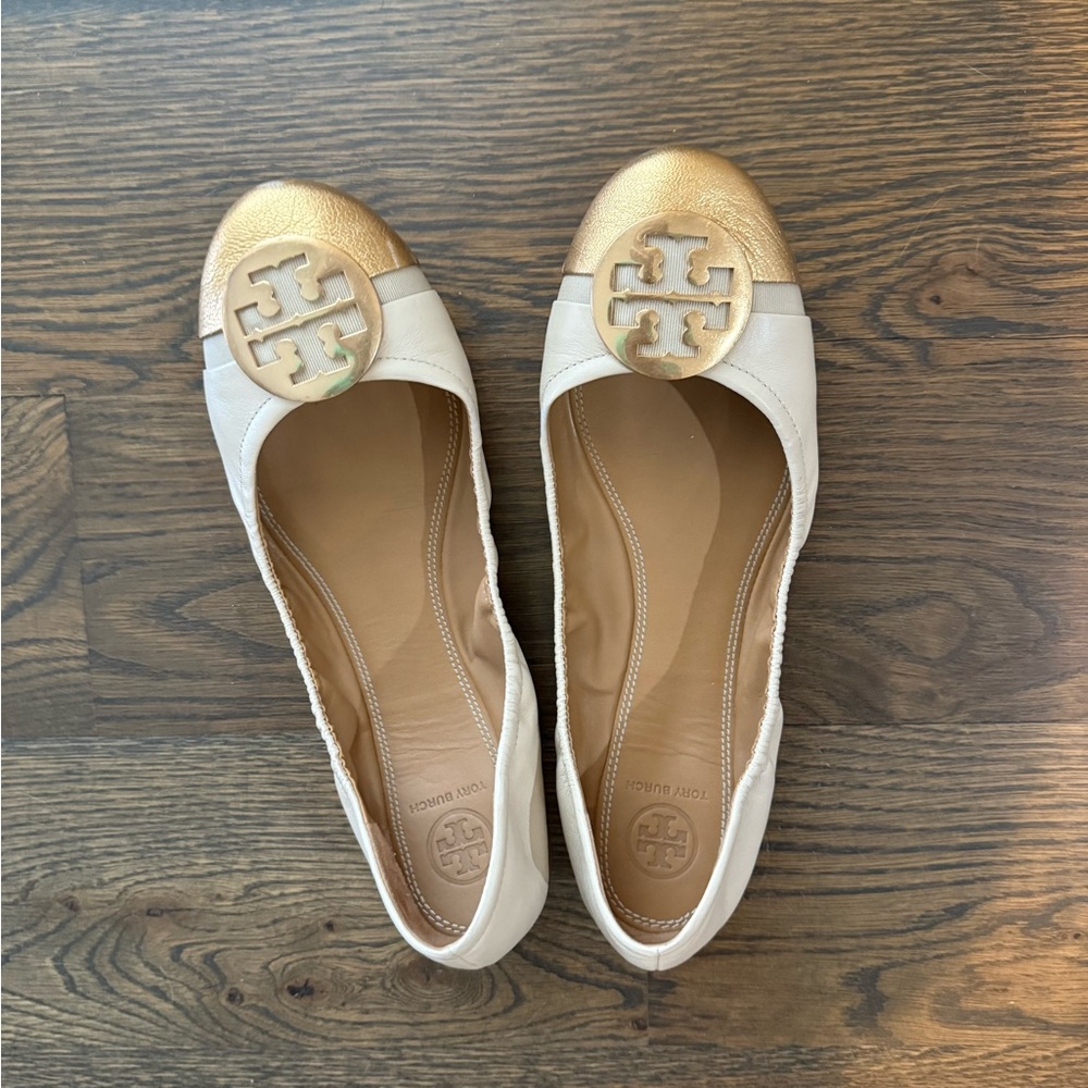 Tory Burch Minnie Cap Toe Ballet Flat in Dolce de Leche (gold/cream)
